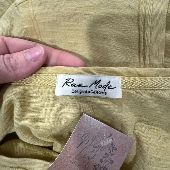 Rae Mode Basic Pocket Tee - Picture 5 of 6